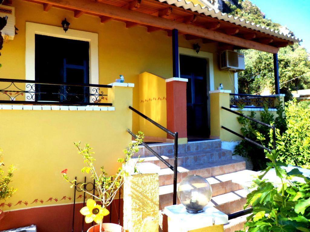 Vassilis Apartments Palaiokastritsa Esterno foto