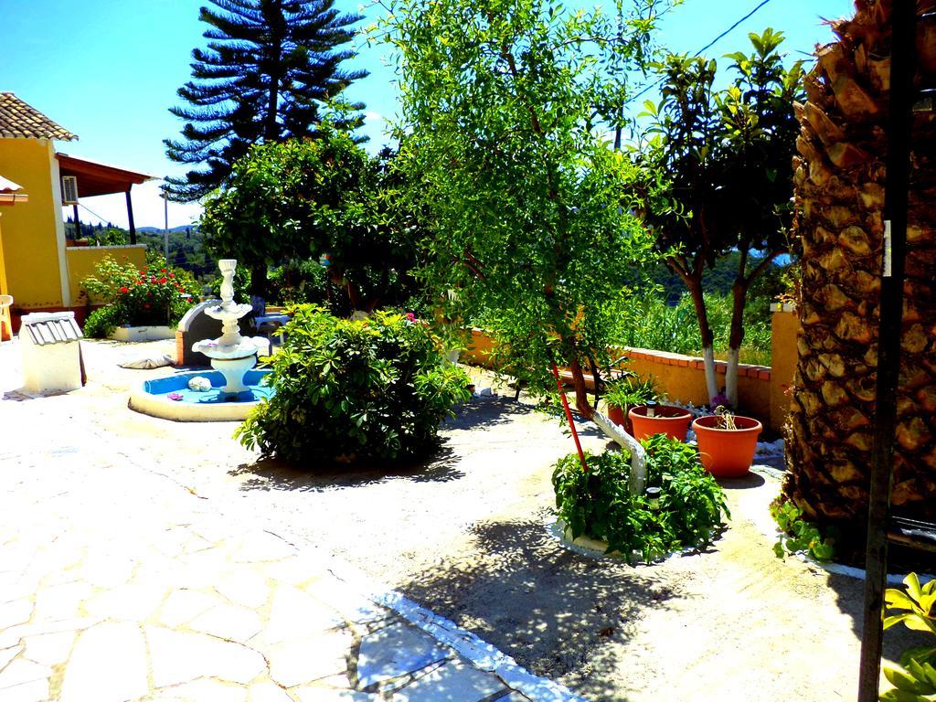 Vassilis Apartments Palaiokastritsa Esterno foto