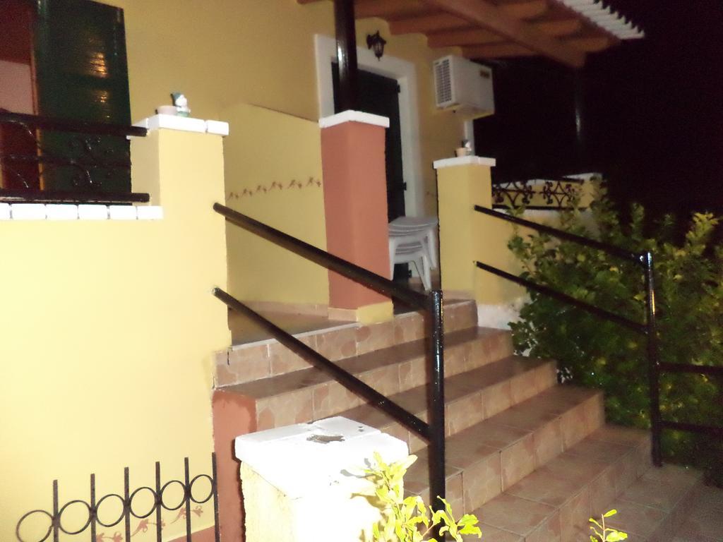 Vassilis Apartments Palaiokastritsa Esterno foto