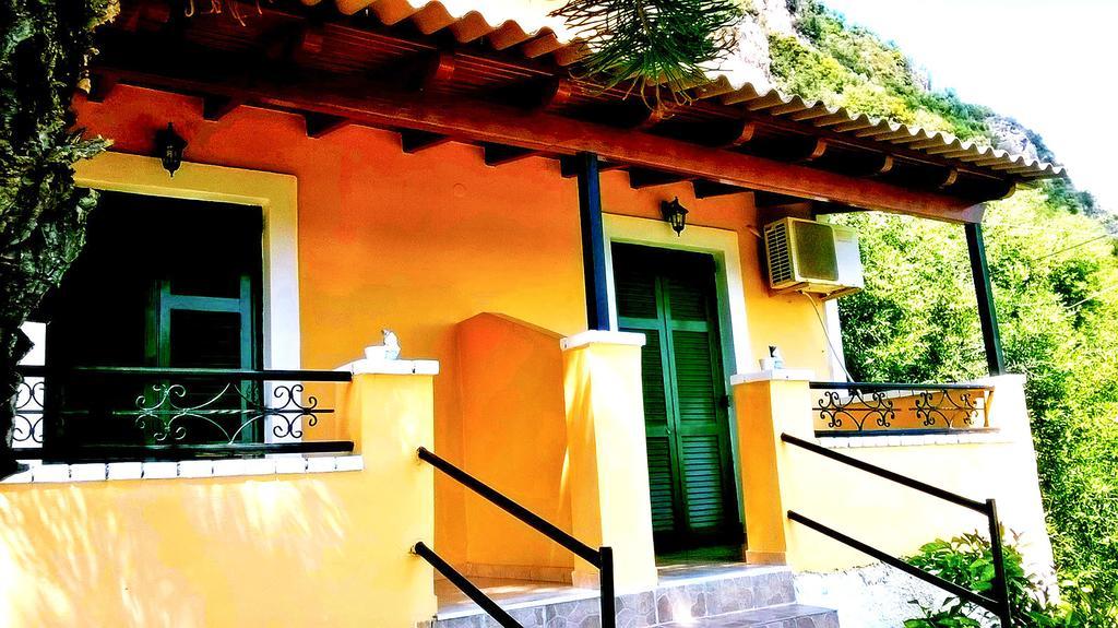 Vassilis Apartments Palaiokastritsa Esterno foto
